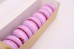 Пирожное воздушное макарон «Смородиновый»